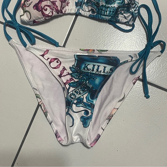 Ed Hardy love kills tattoo bikini - Picture 4 of 6